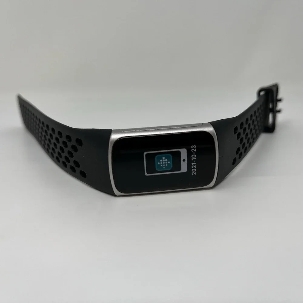 Fitbit Charge 5 Silver/Black (FB421) - FOR PARTS - Black Screen Issue / Boots